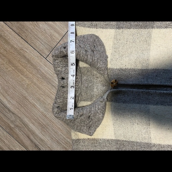 WOMENS Plaid Grey and Beige Fringe Collared Pancho - Picture 7 of 8